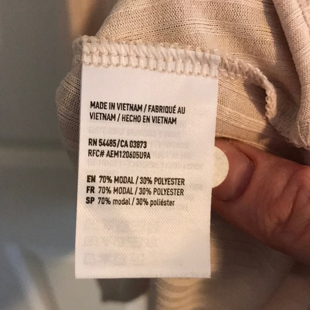 Cutout sleeveless top *sold on other platform - Picture 4 of 5